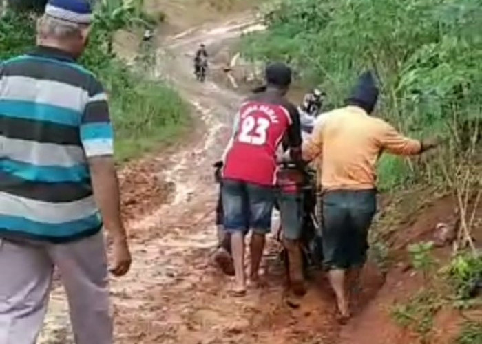 Jalan Becek, Kendaraan Sulit Masuk Pekon Sukadamai dan Sukajadi