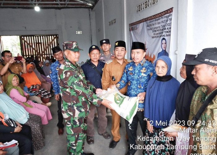 Nowo Bagikan Bantuan Beras CPP Secara Simbolis di Way Tenong