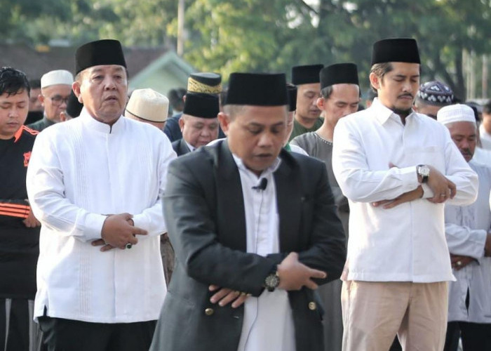 Gubernur Arinal dan Wagub Nunik Shalat Ied di Lapangan Korem 043 Gatam Bandar Lampung 