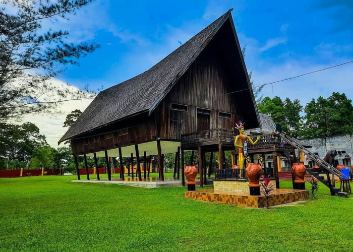 5 Rumah Adat Khas Kalimantan Timur dan Ciri-Cirinya