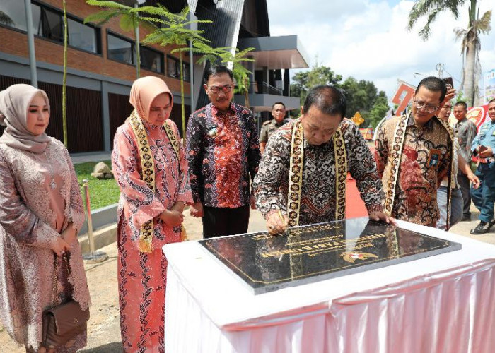 Resmikan Pasar UMKM, Gubernur Arinal : Ini akan Jadi Etalase Bagi Produk UMKM Unggulan  