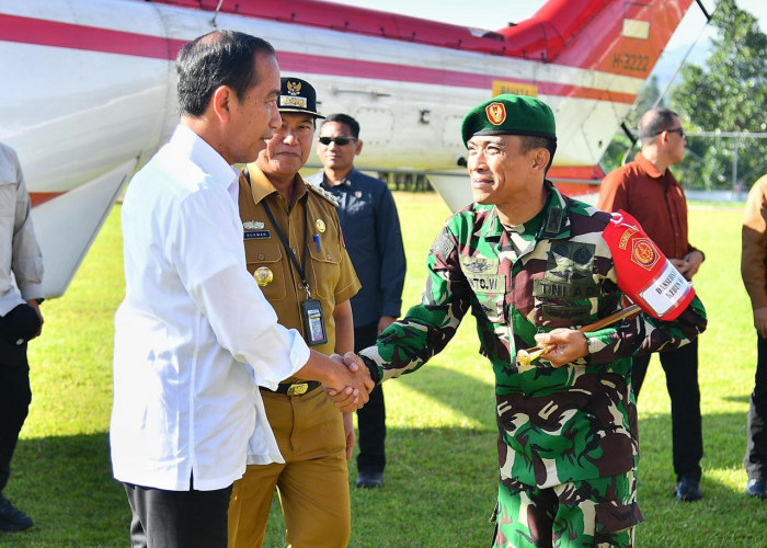 Tiba di Lampung Barat, Presiden Jokowi Kunjungi RSUD Alimuddin Umar Lalu Panen Kopi