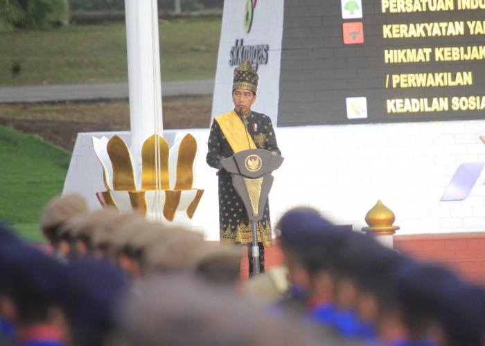 Pakai Baju Adat Melayu, Presiden Jokowi Pimpin Upacara Hari Lahir Pancasila di Hulu Rokan