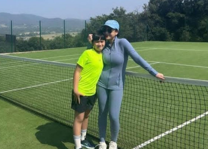 Nagita Slavina Main Tenis Bareng Rafathar di Italia, Warganet: Liburan Keluarga Sultan yang Santai dan Elegan