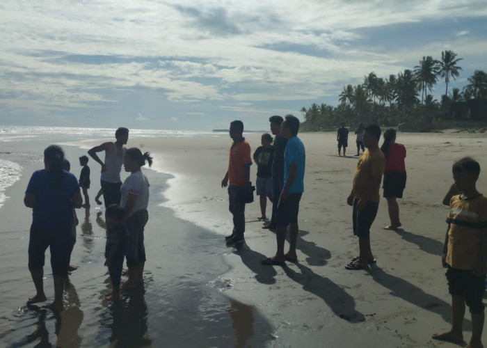 Nekat Berenang di Pantai Mandiri Sejati, Remaja Asal Lampung Barat Nyaris Tenggelam
