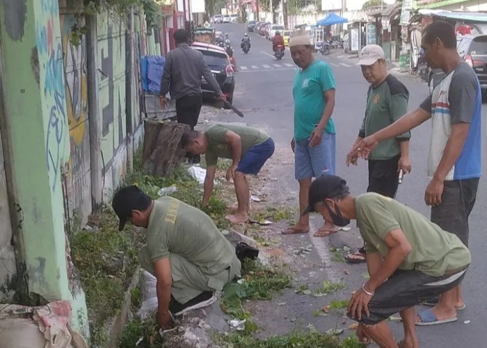 Kecamatan Enggal Gelar Jumat Bersih Rutin, Wujudkan Lingkungan Asri dan Nyaman