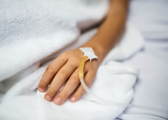 Tangan Bengkak karena Infus? Ini Penyebab dan Cara Mengatasinya dengan Aman
