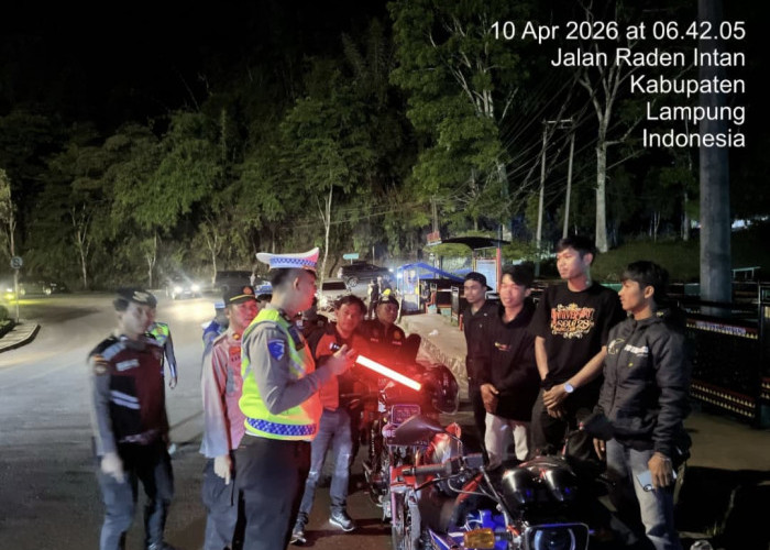 Patroli Dini Hari di Liwa, Polisi Edukasi Remaja dan Tekan Balap Liar