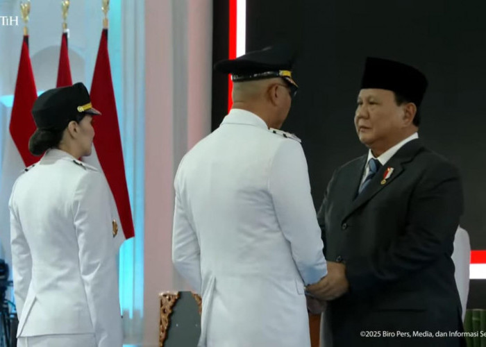 Momen Saat Mirza Jadi Gubernur Pertama yang Dilantik Presiden Prabowo 