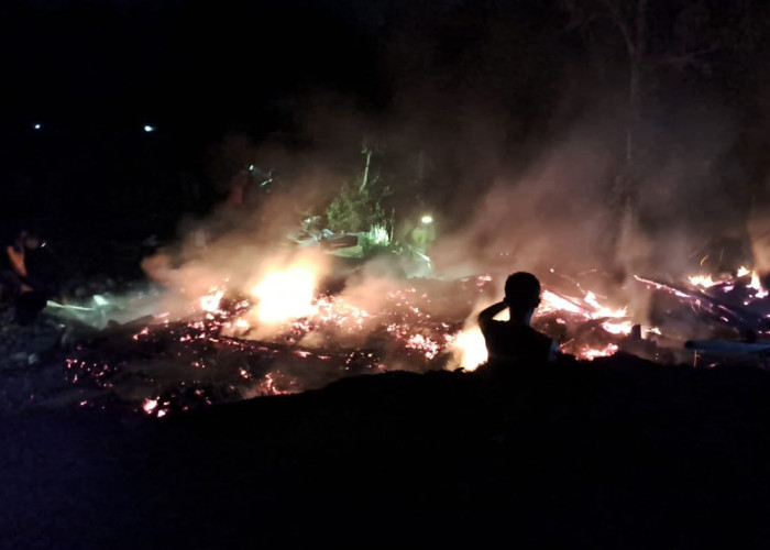 Berasal dari Pembakaran Sampah, Rumah Warga Roworejo Ludes Terbakar