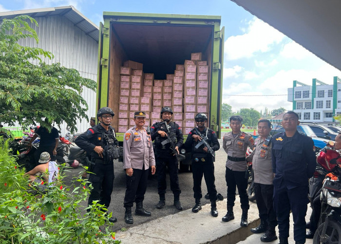 Polresta Bandar Lampung Lakukan Pengamanan Logistik Surat Suara dan Alat Bantu Coblos Bagi Tuna Netra