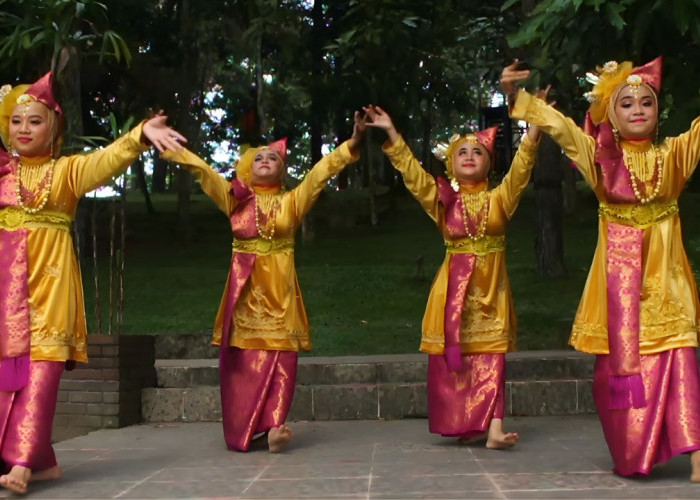 Tari Bagurau, Kesenian Rakyat Minangkabau dengan Pantun dan Gurauan