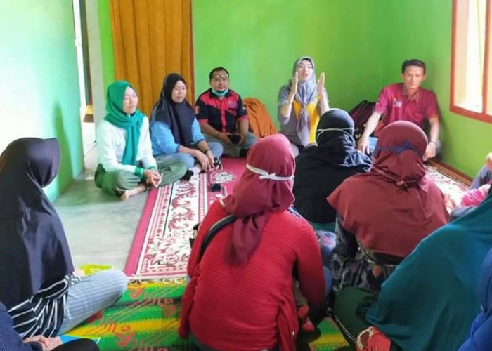 KPM PKH di Sukau Ikuti Pertemuan Peningkatan Kemampuan Keluarga
