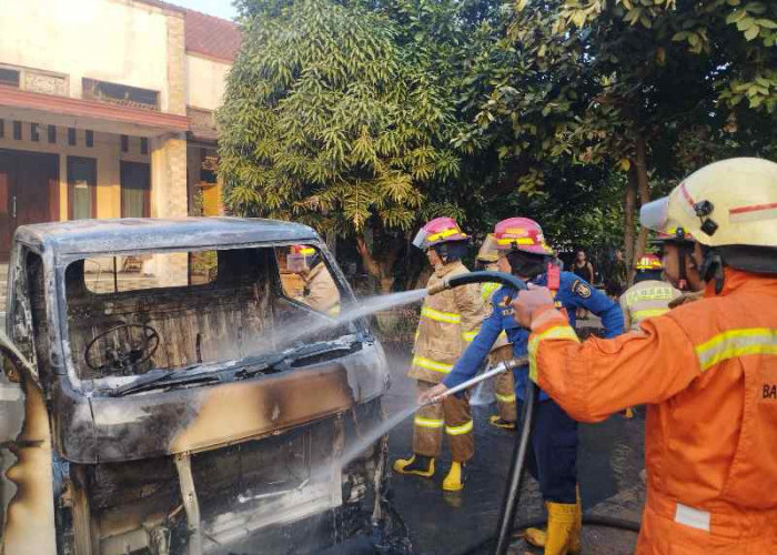 Api Bakar Suzuki Carry dan Motor di Labuhan Ratu, Damkarmat Bergerak dalam 3 Menit