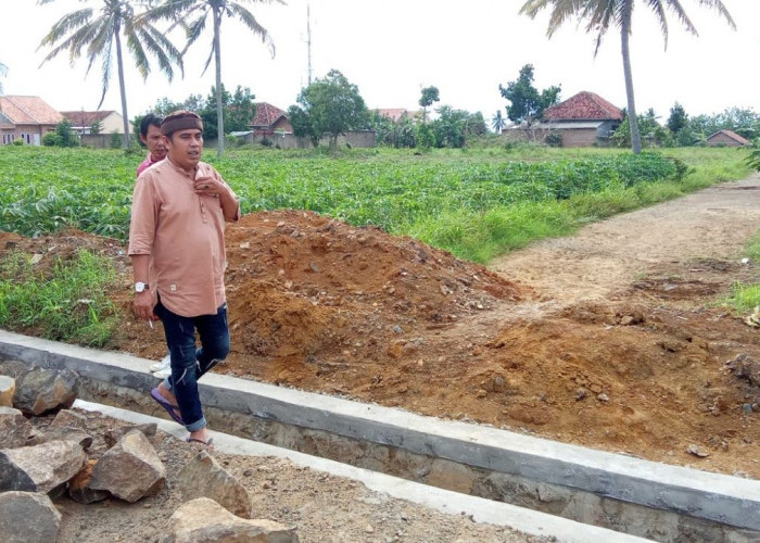 Pembangunan Siring di Kotabumi Ilir Diprotes Warga, Kabid Cipta Karya Terkesan Buang Badan