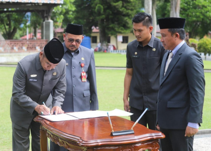 Bupati Parosil Lantik 2.296 PPPK Paruh Waktu Lampung Barat