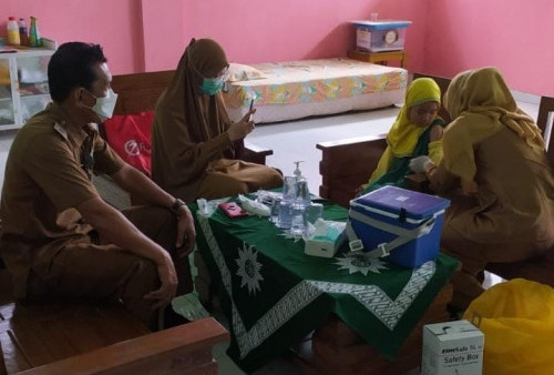 Lurah Kampungbaru Raya Gelar Kegiatan Imunisasi di TK Al-Azhar 3 