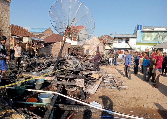 Kecamatan Way Tenong Buka Posko Peduli Kebakaran Tujuh Rumah di Pasar Kamis 