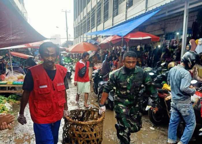 Kodim 0410 Gelar Karya Bhakti Bersihkan Pasar Tugu Bandar Lampung