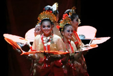 Tarian Kipas Pakarena: Warisan Lembut dari Tanah Gowa