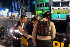 Bikin Geger Depan Bank BRI Raden Intan, Pria Diamankan dengan Dua Senjata Tajam