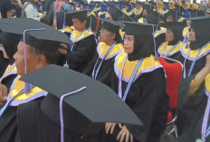 Sebanyak 105 Peserta Sekolah Lansia Resmi Diwisuda untuk Pertama Kalinya oleh Pemkot Bandar Lampung