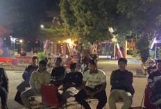 Nobar Piala Dunia 2026, Babinsa Kodim 0410/KBL Perkuat Kedekatan dengan Masyarakat