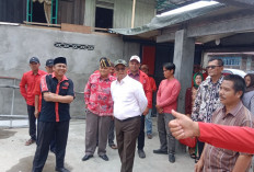 Rumah Ketua Ranting PDIP Terbakar, Mukhlis Basri Hadir Menguatkan 