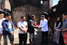 Bupati Parosil Tinjau Korban Kebakaran di Taman Jaya, Soroti Bahaya Korsleting Listrik