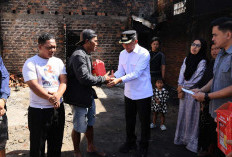 Bupati Parosil Tinjau Korban Kebakaran di Taman Jaya, Soroti Bahaya Korsleting Listrik