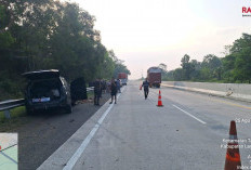 Diduga Mengantuk, Pengemudi Innova Tabrak Microbus di Tol Bakter