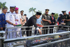 Ziarah dan Tabur Bunga di Taman Makam Pahlawan Tradisi HUT Lampung