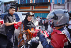 Eva Dwiana Ajak Warga Bandar Lampung Kibarkan Bendera Merah Putih