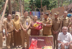 Dinsos Lampura Salurkan 700 Bantuan untuk Korban Bencana, Warga Terbantu