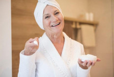 4 Facial Wash yang Bantu Samarkan Flek Hitam di Usia 50 Tahun