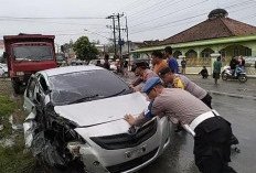 Kecelakaan Jalinsum Lampung Utara, Polisi Lakukan Evakuasi dan Olah TKP