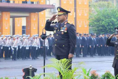 HUT ke-81 RI: Diguyur Hujan, Personel Polda Lampung Tetap Khidmat hingga Selesai