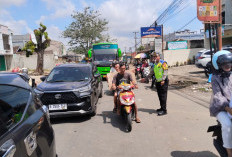 Jalinsum Lampung Utara Padat Merayap, Polisi Turun Tangan Atur Lalu Lintas