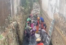 Cegah Banjir, Pemkot Bandar Lampung Bersihkan Sungai di Kupang Raya