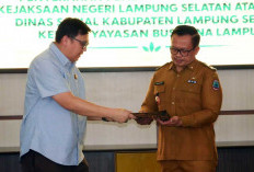 Kajari Lampung Selatan Serahkan Penetapan Perwalian, Delapan Anak Yayasan Bussaina Dapat Kepastian Hukum