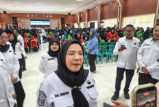 Insentif Kader Dibagikan, Eva Dwiana Dorong Peran Aktif Pantau Kondisi Warga