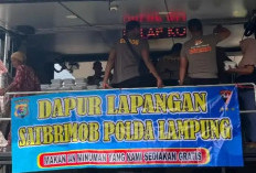 Brimob Polda Lampung Dirikan Dapur Lapangan untuk Warga Terdampak Bencana di Sumbar