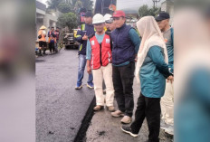 Warga Sambut Gembira Pengaspalan Jalan Pekon Waspada