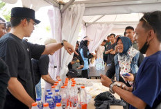 Bupati Egi Borong Jajanan UMKM di Tengah Meriahnya IDS Sumatra 2026