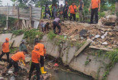 Hujan Lebat dan Angin Kencang Picu Ambruknya Tembok di Kedamaian Bandar Lampung