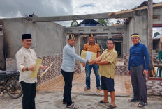 Gedung Dalom Kepaksian Pernong Salurkan Donasi Korban Kebakaran di Pekon Canggu
