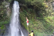 Pesona Air Terjun Cibeureum di Lereng Gunung Gede