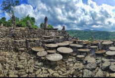 Situs Tetegewo di Nias, Warisan Megalitik Meja Batu dan Tugu Bersejarah