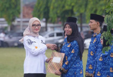 Wagub Jihan Serahkan SK 863 PPPK Paruh Waktu Ingatkan Nilai BerAKHLAK