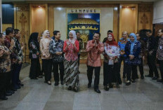 Prosesi Purnabakti Kepala Dinas Perkebunan Lampung, Wagub Jihan Serahkan SK Pensiun kepada 42 PNS